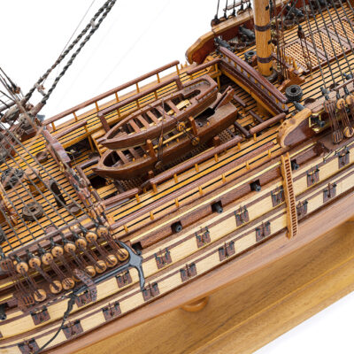 Maquette de collection - Mistral Maquettes - La Bretagne - 92 cm - vue plongeante bâbord pont central