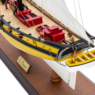Maquette en Bois du Bateau Le Renard · Reproduction Haut de Gamme Déjà Montée · Licence Exclusive