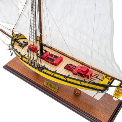 Maquette en Bois du Bateau Le Renard · Reproduction Haut de Gamme Déjà Montée · Licence Exclusive