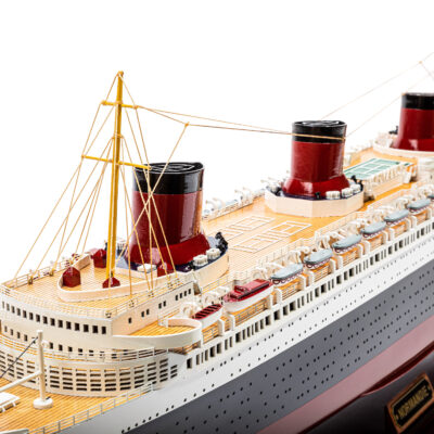 Maquette du Paquebot Normandie · Bateau en Bois Déjà Montée · Qualité Exceptionnelle · Mistral Maquettes