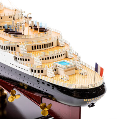 Maquette du Paquebot Normandie · Bateau en Bois Déjà Montée · Qualité Exceptionnelle · Mistral Maquettes