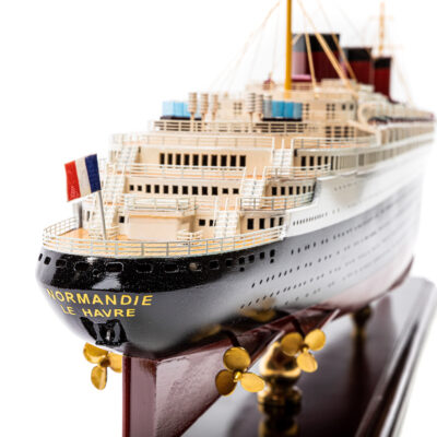 Maquette du Paquebot Normandie · Bateau en Bois Déjà Montée · Qualité Exceptionnelle · Mistral Maquettes