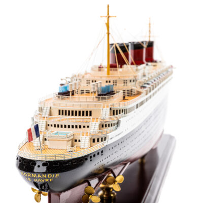 Maquette du Paquebot Normandie · Bateau en Bois Déjà Montée · Qualité Exceptionnelle · Mistral Maquettes