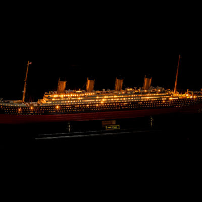 Maquette du Titanic en version Eclairée · Bateau en Bois Déjà Monté · Qualité Exceptionnelle & Haut de Gamme · Mistral Maquettes