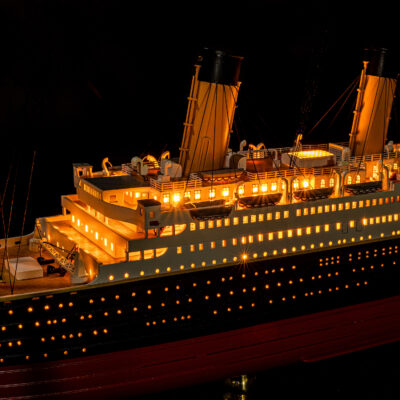 Maquette du Titanic en version Eclairée · Bateau en Bois Déjà Monté · Qualité Exceptionnelle & Haut de Gamme · Mistral Maquettes