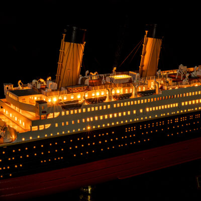 Maquette du Titanic en version Eclairée · Bateau en Bois Déjà Monté · Qualité Exceptionnelle & Haut de Gamme · Mistral Maquettes