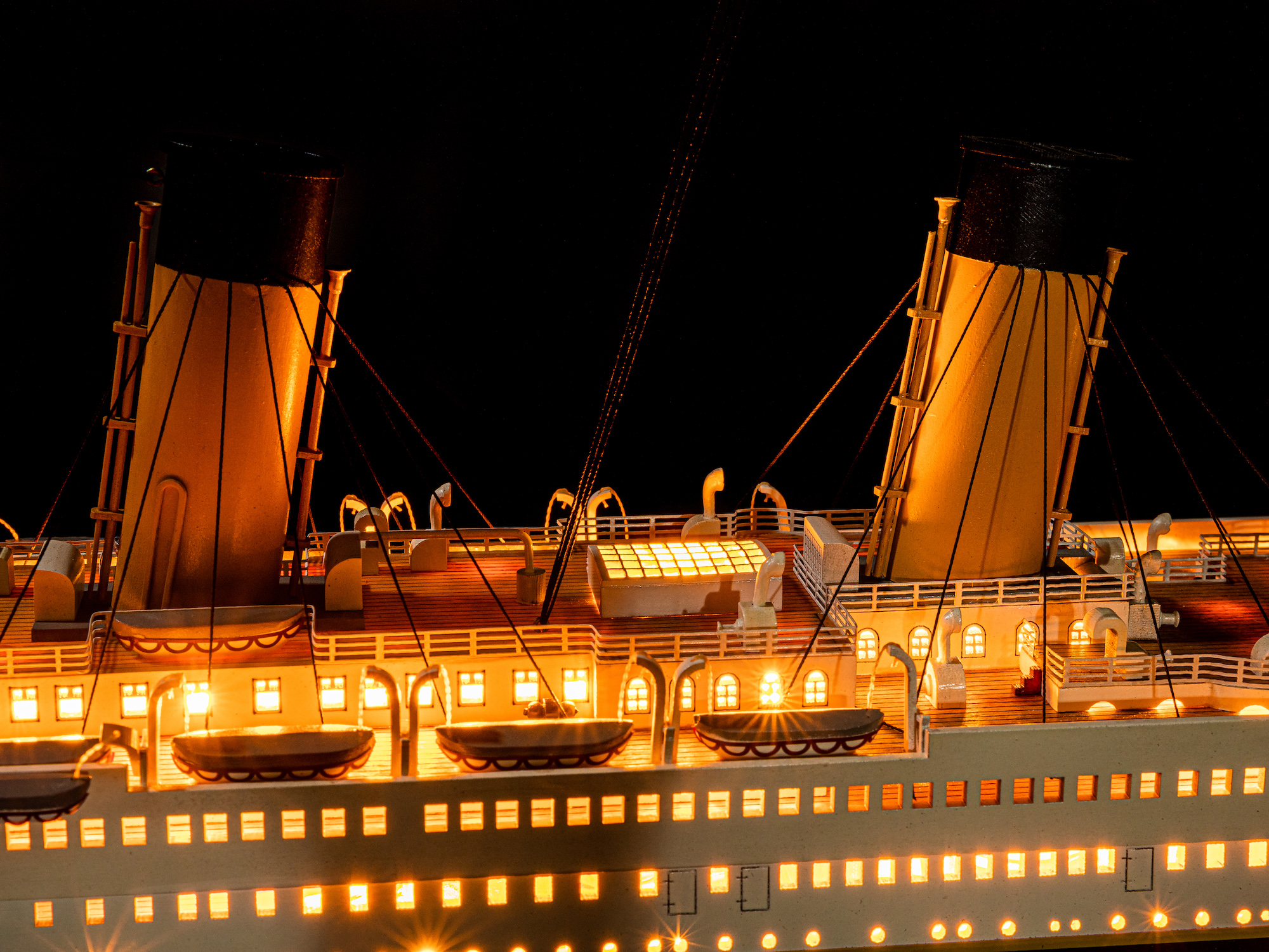 Maquette de paquebot Le Titanic sur Moinat SA - Antiquités