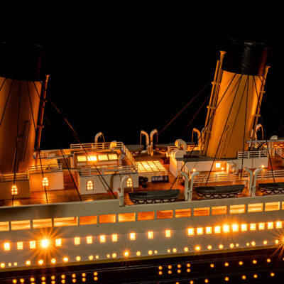 Maquette du Titanic en version Eclairée · Bateau en Bois Déjà Monté · Qualité Exceptionnelle & Haut de Gamme · Mistral Maquettes