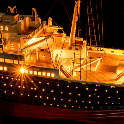 Maquette du Titanic en version Eclairée · Bateau en Bois Déjà Monté · Qualité Exceptionnelle & Haut de Gamme · Mistral Maquettes