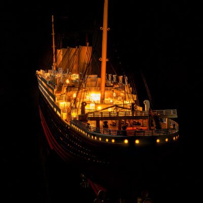 Maquette du Titanic en version Eclairée · Bateau en Bois Déjà Monté · Qualité Exceptionnelle & Haut de Gamme · Mistral Maquettes