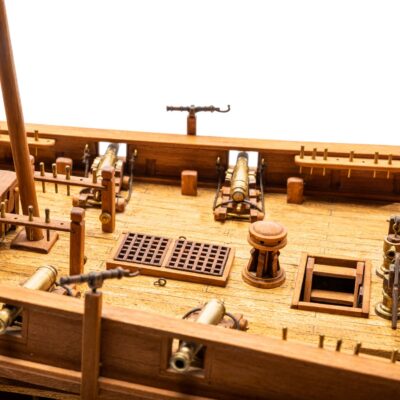 Maquette de Bateau Le Bounty - Déjà Montée - Coupe Longitudinale - Mistral Maquettes