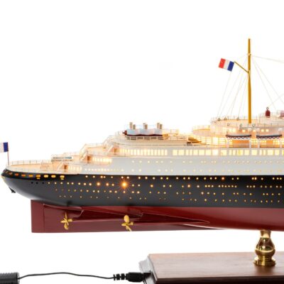 Maquette de Bateau le Normandie - Version Eclairée - Déjà Montée - Maquette en Bois - Mistral Maquettes