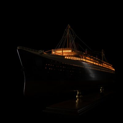 Maquette de Bateau le Normandie - Version Eclairée - Déjà Montée - Maquette en Bois - Mistral Maquettes