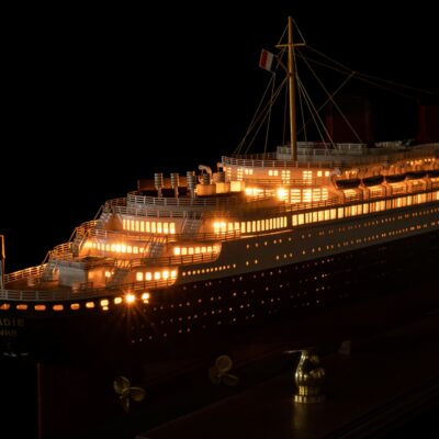 Maquette de Bateau le Normandie - Version Eclairée - Déjà Montée - Maquette en Bois - Mistral Maquettes