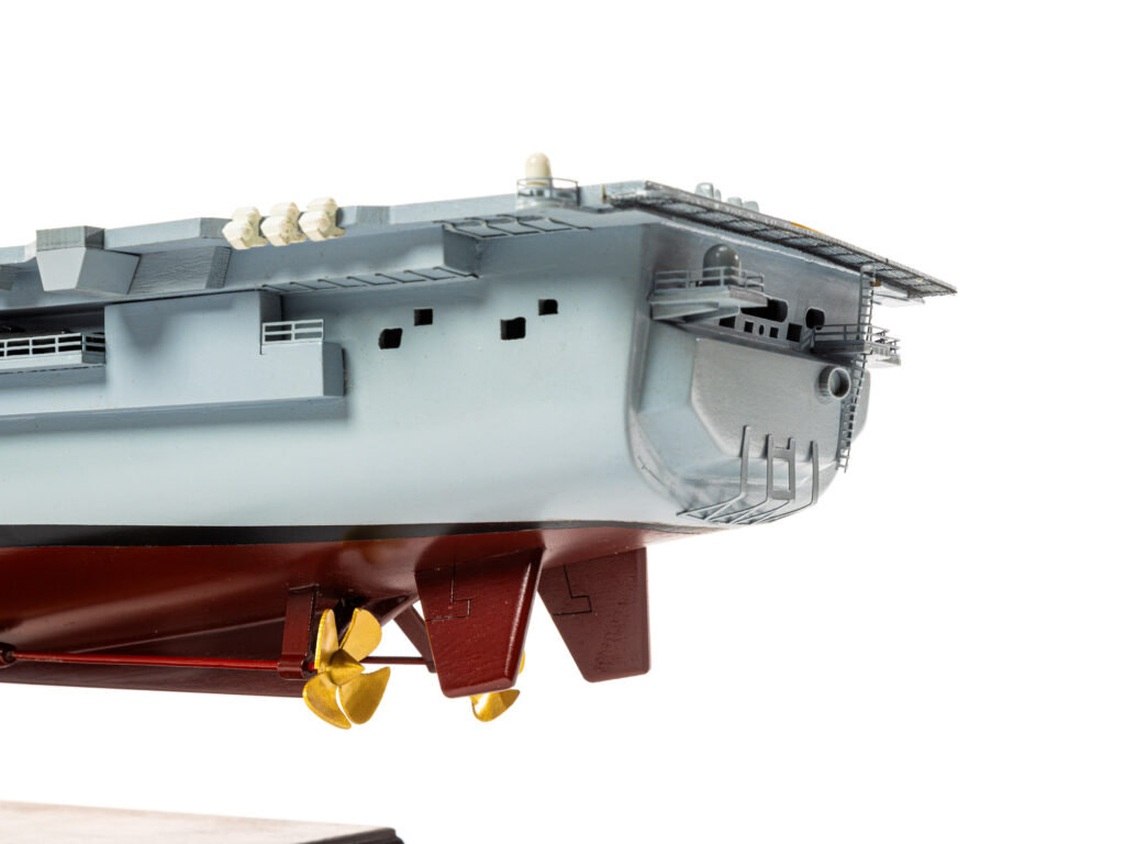 Maquette du Porte-Avions Charles de Gaulle - Coque et Système de propulsion