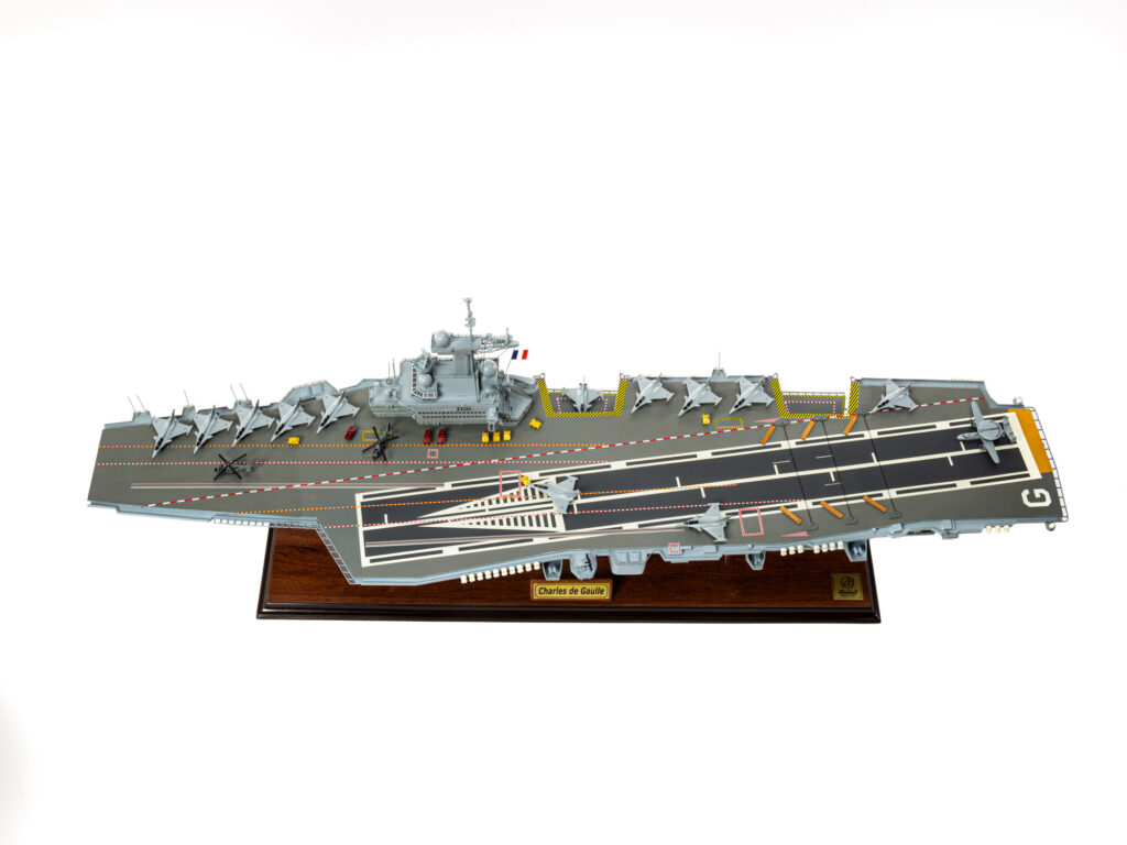 Maquette du Porte-Avions Charles de Gaulle - Vue du pont d'envol