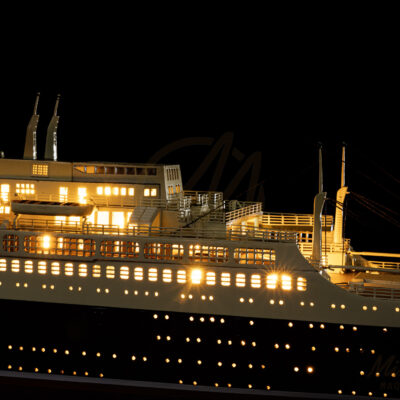 Maquette du France en version Éclairée - Célèbre paquebot Français, Fierté Nationale à son lancement en 1962 - Maquette en bois, Montée, Prête à Exposer