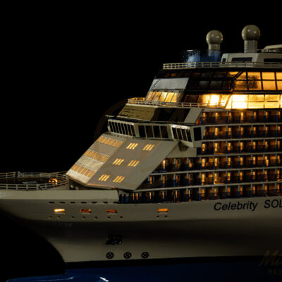 Maquette du Célébrity Solstice en version Éclairée - Paquebot moderne lancé en 2008 - Maquette en bois, Montée, Prête à Exposer