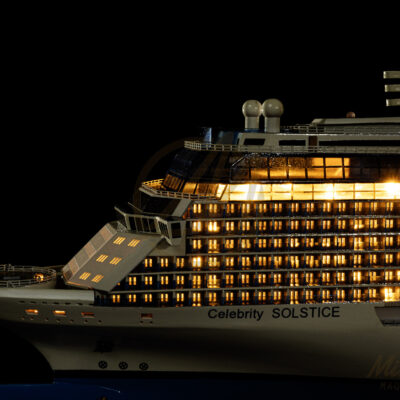 Maquette du Célébrity Solstice en version Éclairée - Paquebot moderne lancé en 2008 - Maquette en bois, Montée, Prête à Exposer