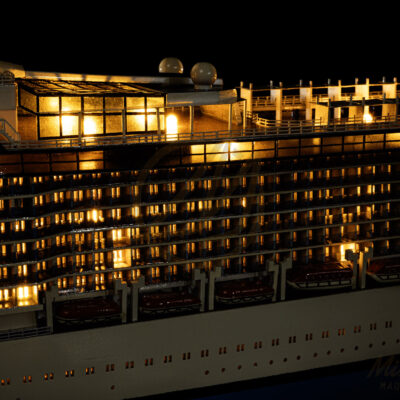 Maquette du Célébrity Solstice en version Éclairée - Paquebot moderne lancé en 2008 - Maquette en bois, Montée, Prête à Exposer