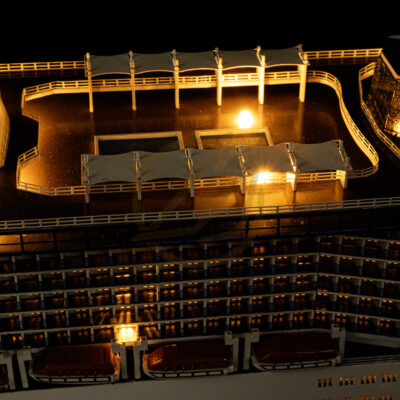 Maquette du Célébrity Solstice en version Éclairée - Paquebot moderne lancé en 2008 - Maquette en bois, Montée, Prête à Exposer