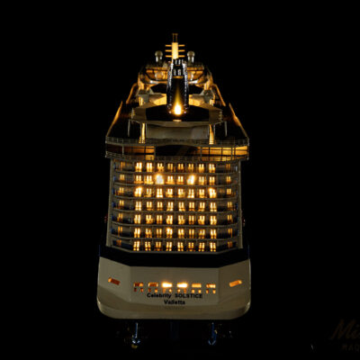 Maquette du Célébrity Solstice en version Éclairée - Paquebot moderne lancé en 2008 - Maquette en bois, Montée, Prête à Exposer