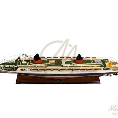 Maquette du France en version Éclairée - Célèbre paquebot Français, Fierté Nationale à son lancement en 1962 - Maquette en bois, Montée, Prête à Exposer