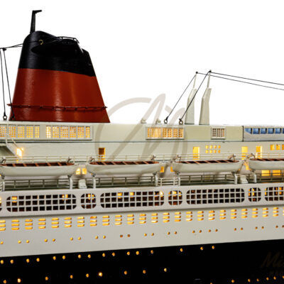 Maquette du France en version Éclairée - Célèbre paquebot Français, Fierté Nationale à son lancement en 1962 - Maquette en bois, Montée, Prête à Exposer