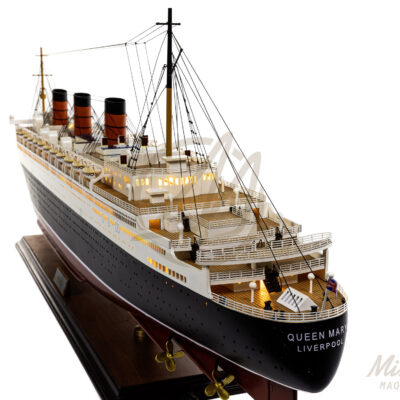 Maquette du Queen Mary en version Éclairée - Paquebot de ligne transatlantique - Maquette en bois, Montée, Prête à Exposer