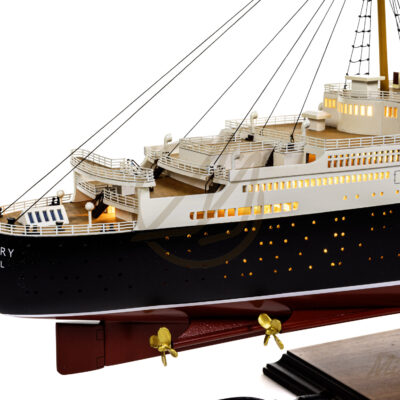 Maquette du Queen Mary en version Éclairée - Paquebot de ligne transatlantique - Maquette en bois, Montée, Prête à Exposer