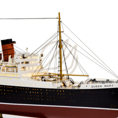 Maquette du Queen Mary en version Éclairée - Paquebot de ligne transatlantique - Maquette en bois, Montée, Prête à Exposer