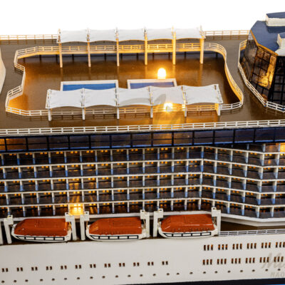 Maquette du Célébrity Solstice en version Éclairée - Paquebot moderne lancé en 2008 - Maquette en bois, Montée, Prête à Exposer