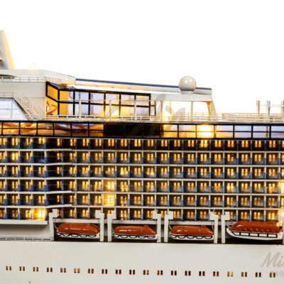 Maquette du Célébrity Solstice en version Éclairée - Paquebot moderne lancé en 2008 - Maquette en bois, Montée, Prête à Exposer