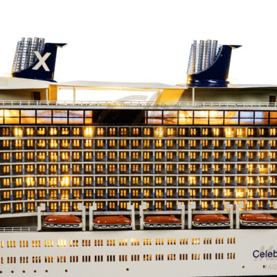 Maquette du Célébrity Solstice en version Éclairée - Paquebot moderne lancé en 2008 - Maquette en bois, Montée, Prête à Exposer