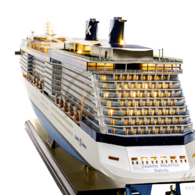 Maquette du Célébrity Solstice en version Éclairée - Paquebot moderne lancé en 2008 - Maquette en bois, Montée, Prête à Exposer