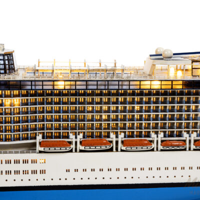 Maquette du Célébrity Solstice en version Éclairée - Paquebot moderne lancé en 2008 - Maquette en bois, Montée, Prête à Exposer