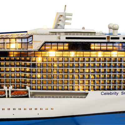 Maquette du Célébrity Solstice en version Éclairée - Paquebot moderne lancé en 2008 - Maquette en bois, Montée, Prête à Exposer