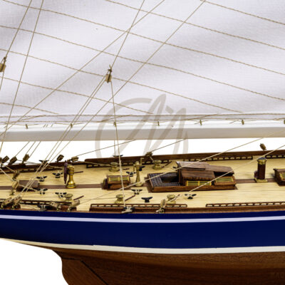 Maquette de l'Endeavour de Qualité Musée - Voilier de Course de Classe J - Maquette en bois, Montée, Prête à Exposer
