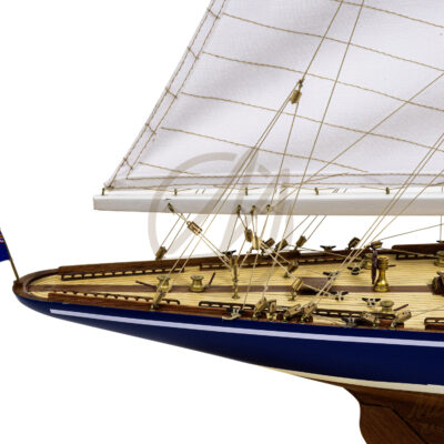 Maquette de l'Endeavour de Qualité Musée - Voilier de Course de Classe J - Maquette en bois, Montée, Prête à Exposer