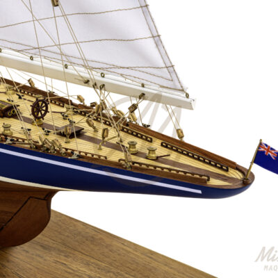 Maquette de l'Endeavour de Qualité Musée - Voilier de Course de Classe J - Maquette en bois, Montée, Prête à Exposer