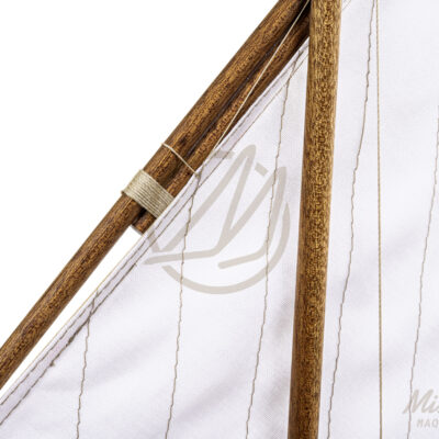 Maquette du Pointu avec Voile - Bateau de Pêche de Provence - Maquette en bois, Montée, Prête à Exposer