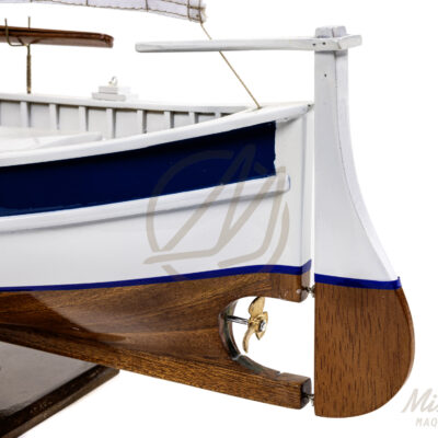 Maquette du Pointu avec Voile - Bateau de Pêche de Provence - Maquette en bois, Montée, Prête à Exposer