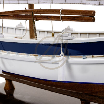 Maquette du Pointu avec Voile - Bateau de Pêche de Provence - Maquette en bois, Montée, Prête à Exposer