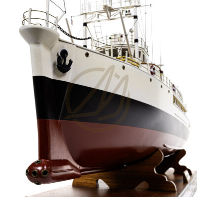 Maquette de la Calypso - Navire d'exploration du Commandant Cousteau - Maquette en bois, Montée, Prête à Exposer