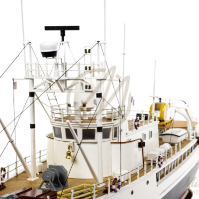 Maquette de la Calypso - Navire d'exploration du Commandant Cousteau - Maquette en bois, Montée, Prête à Exposer