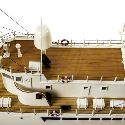 Maquette de la Calypso - Navire d'exploration du Commandant Cousteau - Maquette en bois, Montée, Prête à Exposer