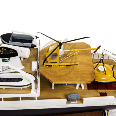Maquette de la Calypso - Navire d'exploration du Commandant Cousteau - Maquette en bois, Montée, Prête à Exposer