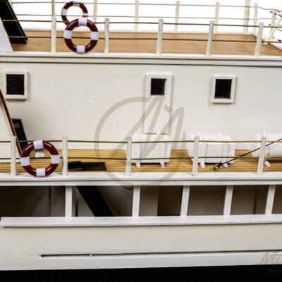 Maquette de la Calypso - Navire d'exploration du Commandant Cousteau - Maquette en bois, Montée, Prête à Exposer