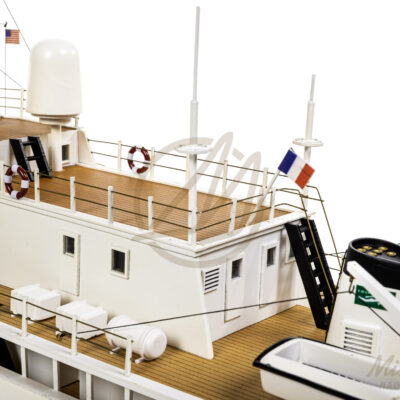 Maquette de la Calypso - Navire d'exploration du Commandant Cousteau - Maquette en bois, Montée, Prête à Exposer