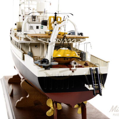 Maquette de la Calypso - Navire d'exploration du Commandant Cousteau - Maquette en bois, Montée, Prête à Exposer
